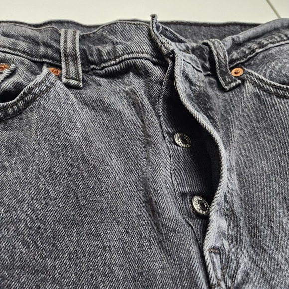 Levis Womens Premium Wedgie Straight Jean Size 29 Washed Black High Rise Raw Hem - Picture 6 of 15